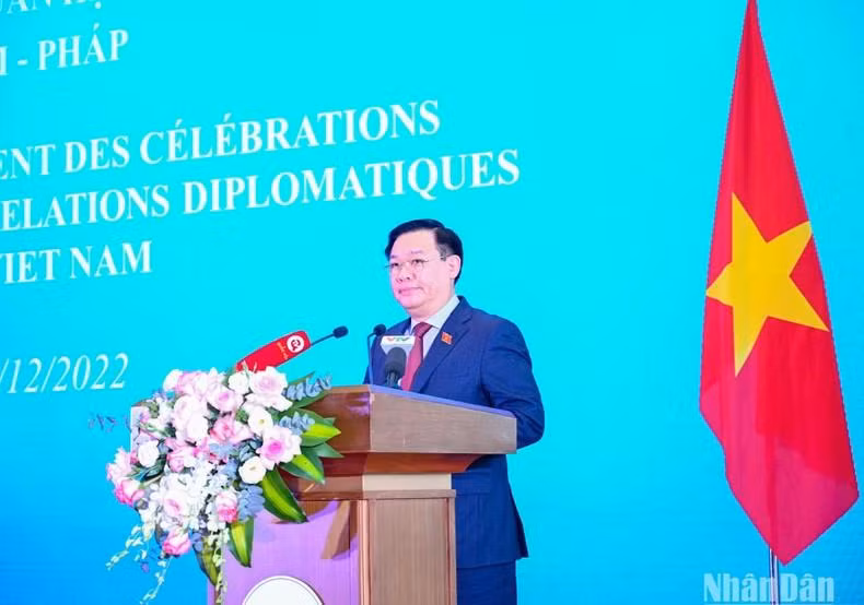 El presidente legislativo vietnamita interviene en el evento.