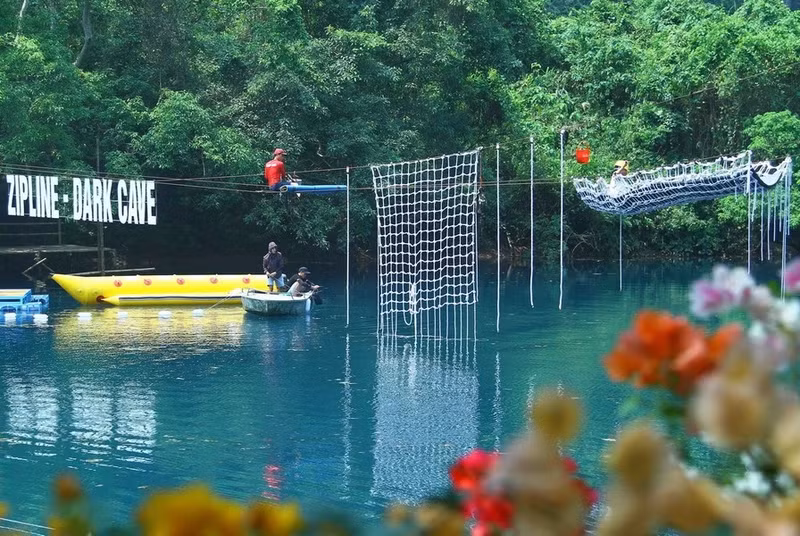 La zona turística Río Chay - Cueva Toi agrega muchos juegos nuevos, lo que atrae a un gran número de turistas.