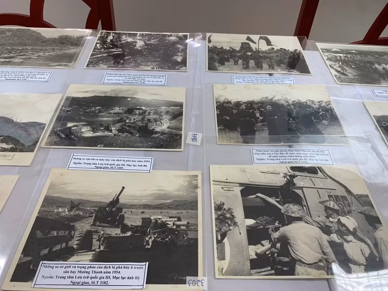 Los documentos sobre los acontecimientos se almacenaron durante el proceso de formación de órganos estatales y se recopilaron de archivos extranjeros.