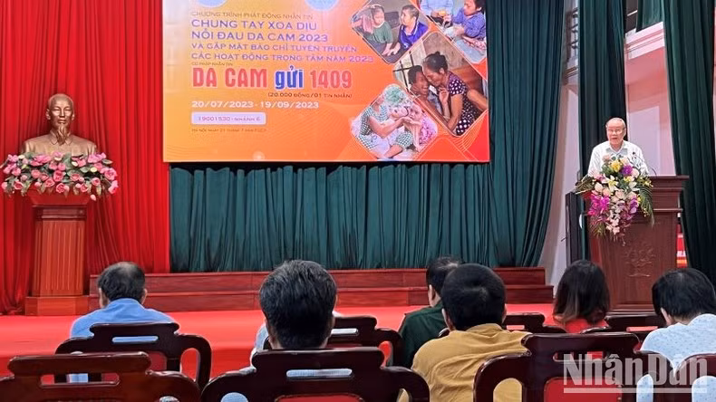El presidente đe la Asociación de Víctimas del Agente Naranja/Dioxina de Vietnam, Nguyen Van Rinh, interviene en el lanzamiento.