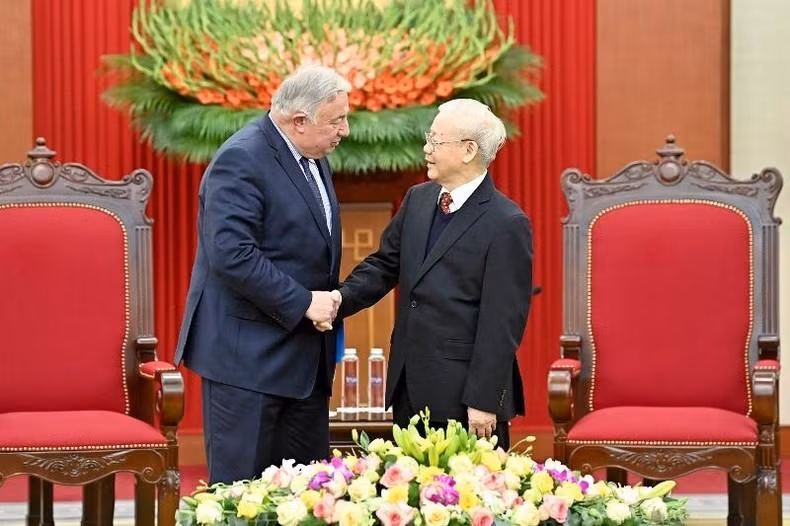Nguyen Phu Trong se reúne con Gérard Larcher.