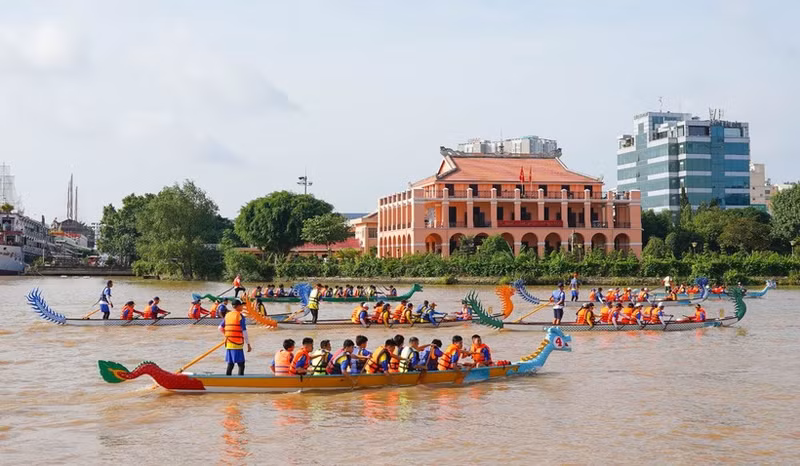 Los recorridos por los ríos se explotan fuertemente durante el Festival Fluvial de Ciudad Ho Chi Minh. (Fotografía: VNA)
