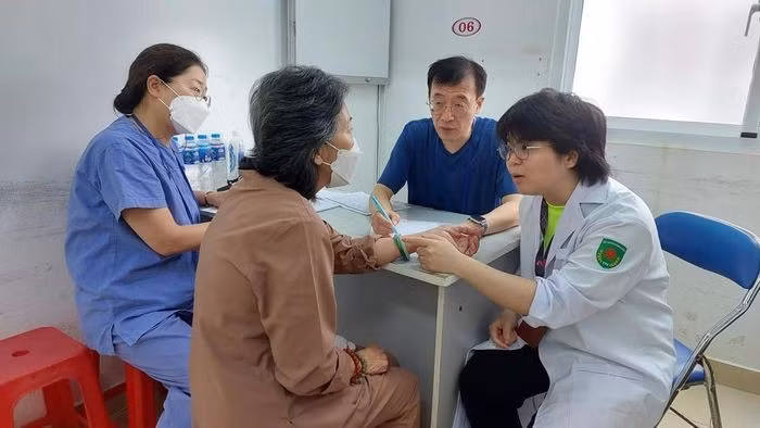 Organización surcoreana fr Wonkang realiza exámenes médicos gratuitos en Long An.