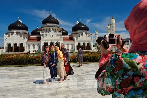 Turistas en Indonesia. (Fotografía: AFP/VNA)