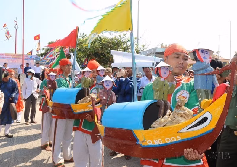 El ritual dedicado a los soldados de la flotilla de Hoang Sa figura en la lista de Patrimonio Cultural Inmaterial Nacional, en la categoría de Prácticas Sociales y Creencias.
