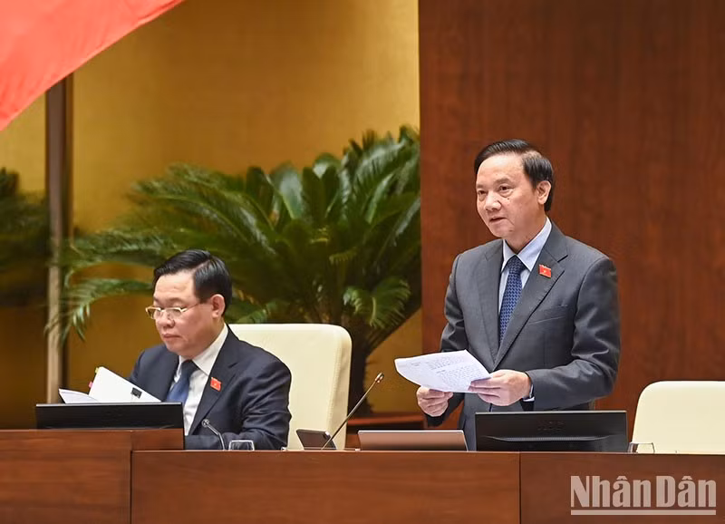 El Vicepresidente del Legislativo, Nguyen Khac Dinh, planteó las cuestiones relativas a la competencia del Ministerio de Justicia. El Vicepresidente del Legislativo, Nguyen Khac Dinh, planteó las cuestiones relativas a la competencia del Ministerio de Justicia.