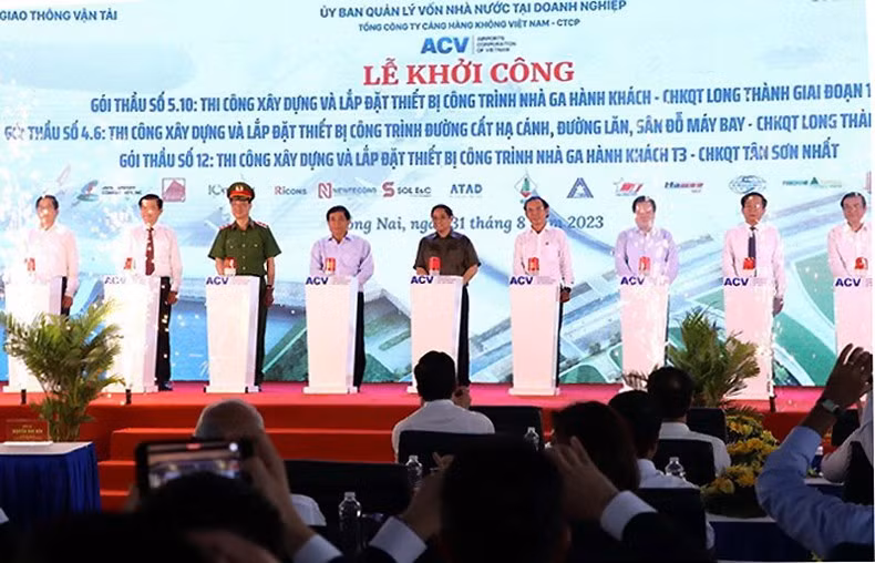 Los delegados presionan el botón para dar el pistoletazo de inicio del proyecto. Los delegados presionan el botón para dar el pistoletazo de inicio del proyecto.