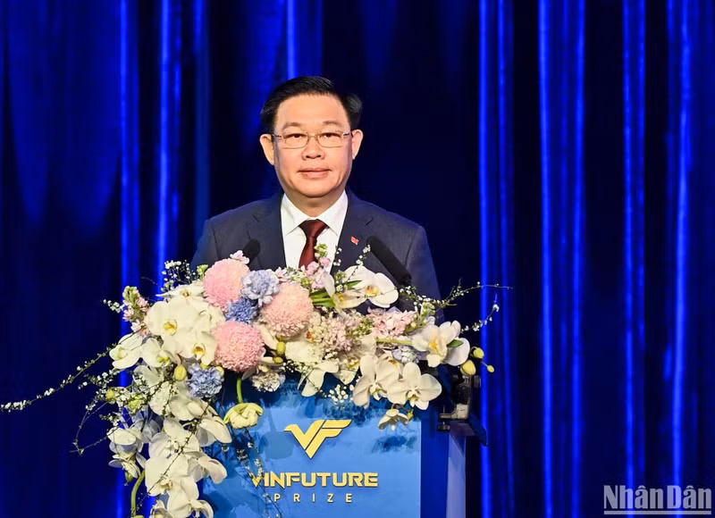 El presidente de la Asamblea Nacional de Vietnam, Vuong Dinh Hue, habla en el evento. (Fotografía: Nhan Dan)
