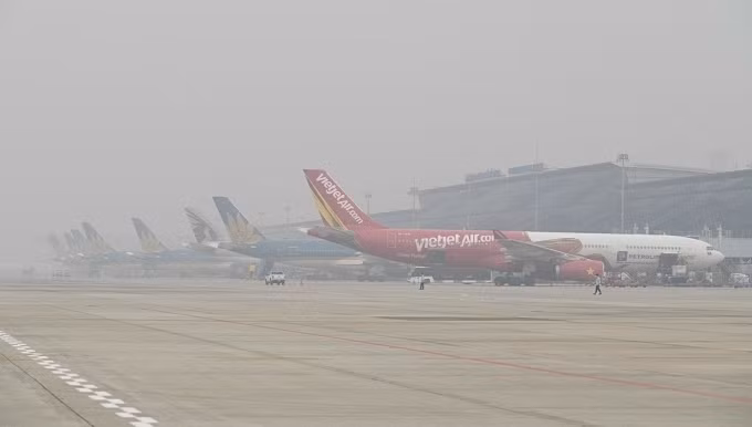 Espesa niebla en el aeropuerto de Noi Bai de Hanói. (Fotografía: VNA)
