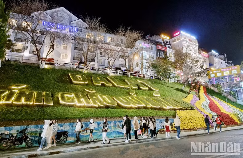 Navidad en medio del Festival de Flores de Da Lat.