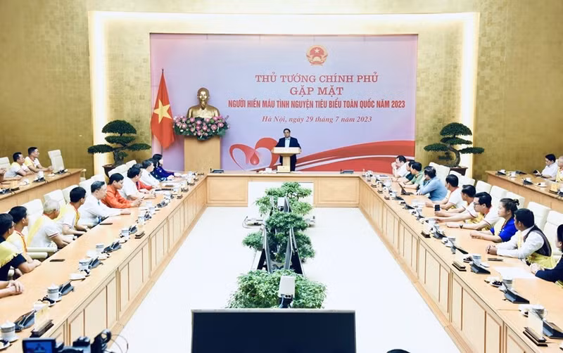 El primer ministro de Vietnam, Pham Minh Chinh, habla en el programa. (Fotografía: VNA)
