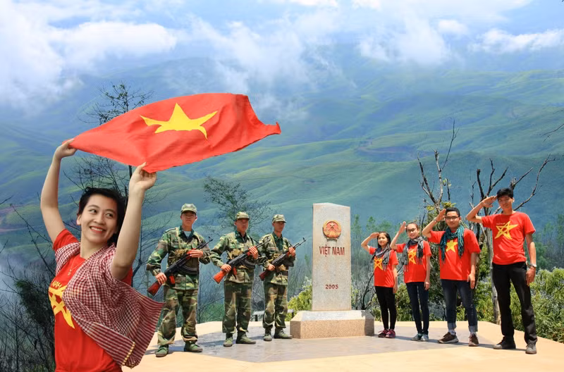En el punto extremo occidental A Pa Chai en el pico Khoang La San. (Foto: Servicio de Cultura, Deporte y Turismo de Dien Bien)