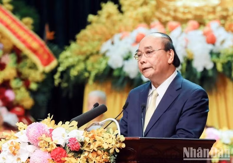 Nguyen Xuan Phuc felicita al Congreso.