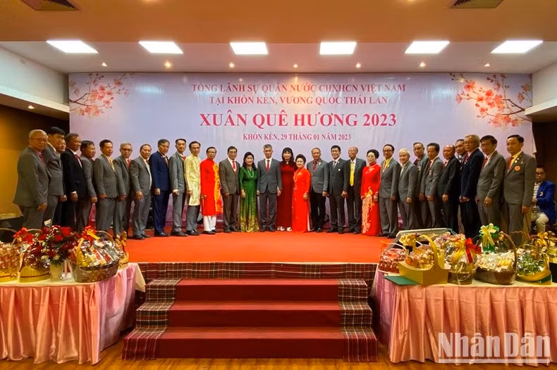 Celebra comunidad vietnamita en ciudad tailandesa programa “Primavera de la Patria”.