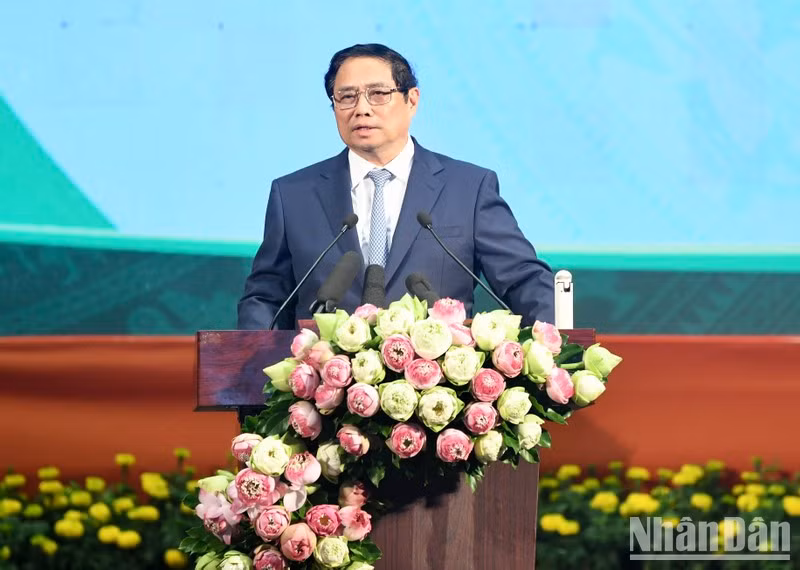 El primer ministro de Vietnam, Pham Minh Chinh, interviene en la cita. (Fotografía: Nhan Dan)
