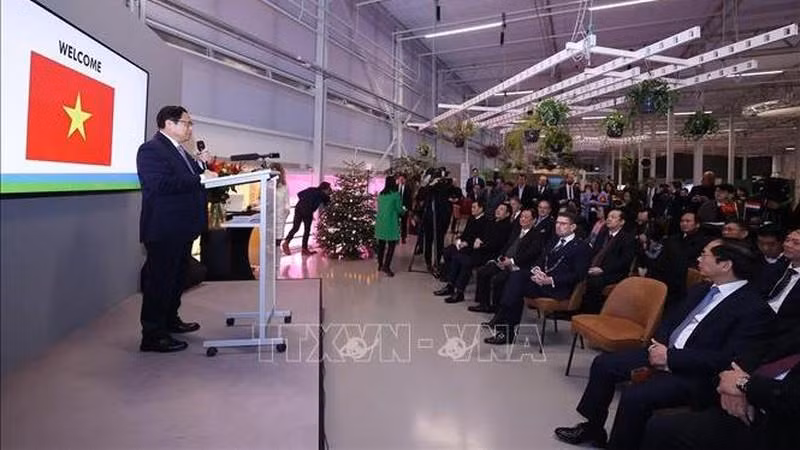 El primer ministro de Vietnam, Pham Minh Chinh, habla en el evento. (Fotografía: VNA)