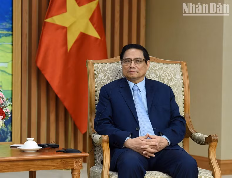 Pham Minh Chinh expresa su confianza de que Samsung mantenga su importante papel en impulsar la cooperación económica entre los dos países.