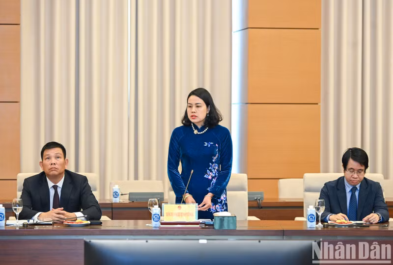 Pham Thi Thanh Binh, embajadora extraordinaria y plenipotenciaria en Finlandia, concurrente en Estonia. Pham Thi Thanh Binh, embajadora extraordinaria y plenipotenciaria en Finlandia, concurrente en Estonia.