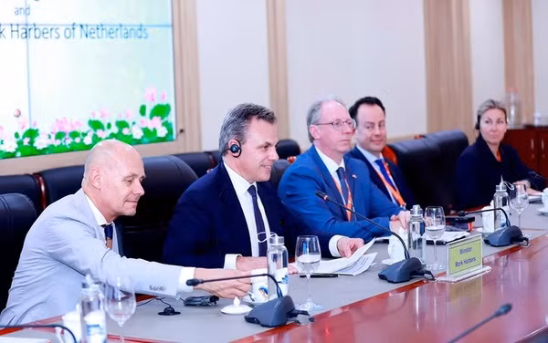 El ministro holandés de Infraestructura y Gestión del Agua, Mark Harbers, en el encuentro. (Fotografía: Ministerio Recursos Naturales y Medio Ambiente de Vietnam )
