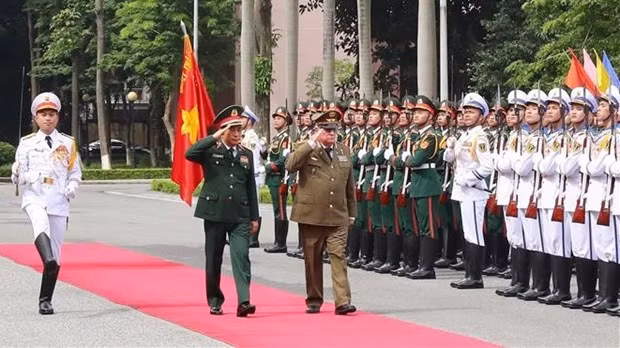 Acto de recibimiento en Hanói a la delegación del Ministerio de las Fuerzas Armadas Revolucionarias de Cuba. (Foto: VNA) 