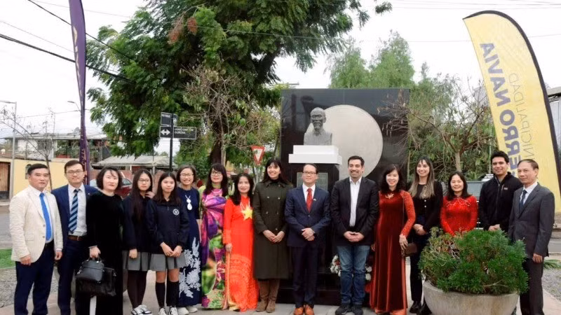 Delegados en el acto. (Foto: Embajada de Vietnam en Chile)