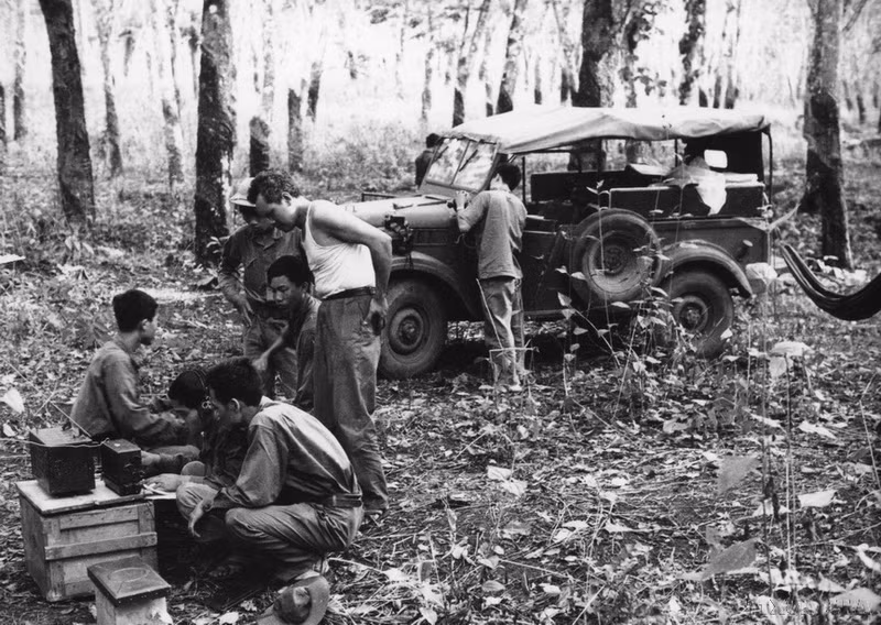 Equipo de reporteros de avanzada de la VNA cubriendo la Campaña Ho Chi Minh, abril de 1975. (Foto: VNA) Equipo de reporteros de avanzada de la VNA cubriendo la Campaña Ho Chi Minh, abril de 1975. (Foto: VNA)