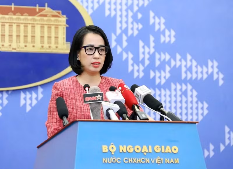 La portavoz del Ministerio de Relaciones Exteriores, Pham Thu Hang, en la rueda de prensa. (Foto: VNA)