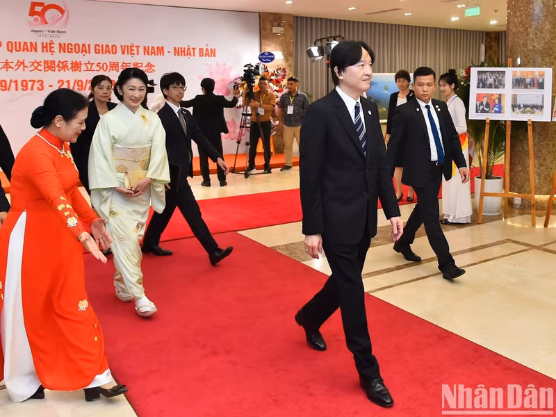 El príncipe heredero japonés Akishino y la princesa Kiko en el acto. El príncipe heredero japonés Akishino y la princesa Kiko en el acto.