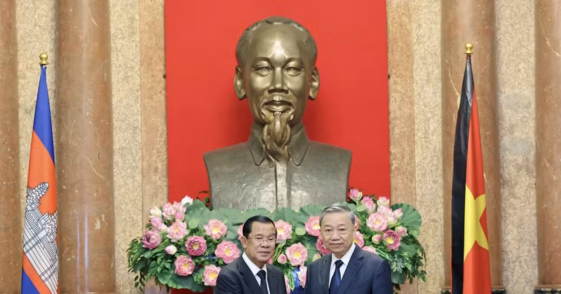 El presidente vietnamita, To Lam (en la derecha), y Hun Sen, presidente del PPCy titular del Senado de Camboya. (Foto: VNA)