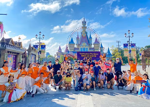 Turistas surcoreanos en el complejo VinWonders Phu Quoc. (Foto: VNA)