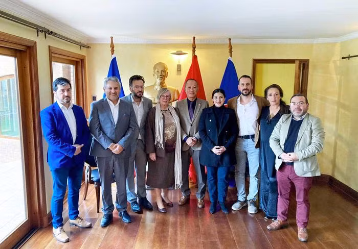 Delegados en el encuentro. (Fuente: baoquocte.vn)