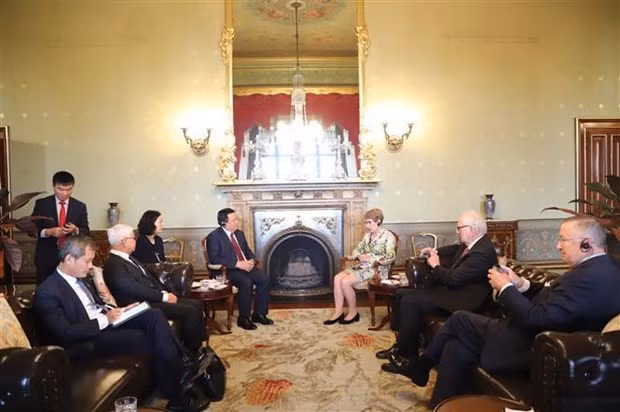 Una delegación de alto nivel del Partido Comunista de Vietnam trabaja con la gobernadora de Nueva Gales del Sur, Margaret Beazley. (Foto: VNA)