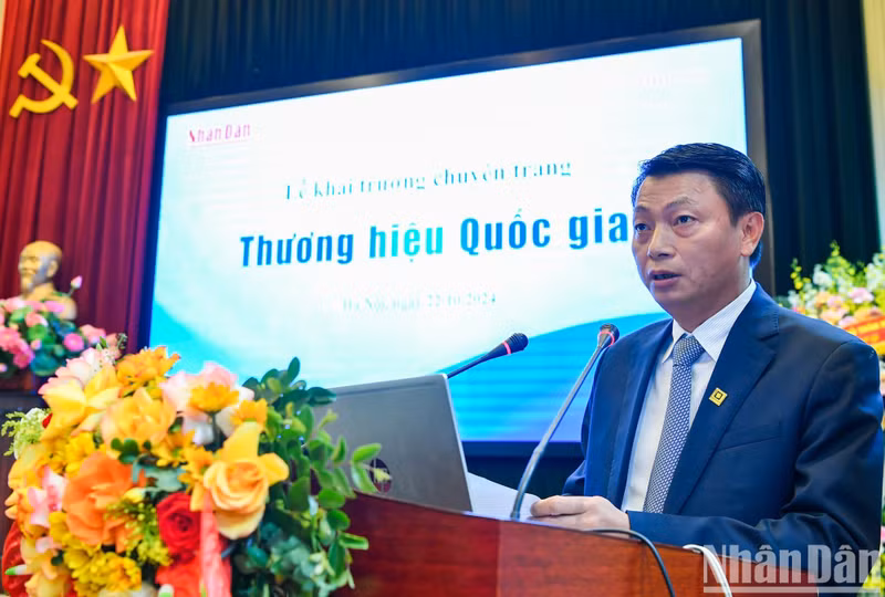 Do Minh Thanh, director general adjunto de la empresa Eurowindow, hace uso de la palabra.