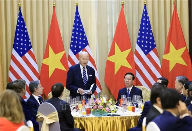 El presidente de Estados Unidos, Joseph Biden, se dirige a la cita. (Foto: VNA)