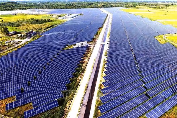 La planta de energía solar Cu Jut, la más grande en la provincia de Dak Nong. (Foto: VNA) La planta de energía solar Cu Jut, la más grande en la provincia de Dak Nong. (Foto: VNA)