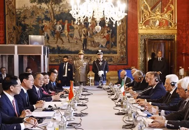 Los presidentes de Vietnam, Vo Van Thuong, y de Italia, Sergio Mattarella, sostienen conversaciones. (Foto: VNA) Los presidentes de Vietnam, Vo Van Thuong, y de Italia, Sergio Mattarella, sostienen conversaciones. (Foto: VNA)