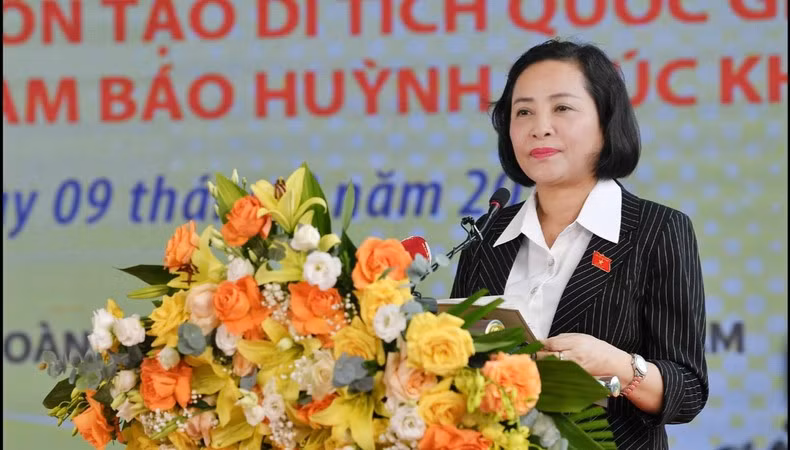 La vicepresidenta de la Asamblea Nacional, Nguyen Thi Thanh, interviene en el acto.