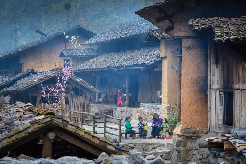 Las casas “trinh tuong” con arquitectura antigua se consideran una característica cultural del pueblo Mong en Ha Giang. (Foto: VNA)
