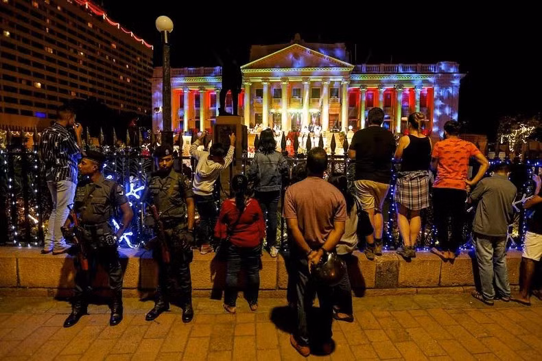 Ambiente navideño fuera del Palacio Presidencial de Sri Lanka, 22 de diciembre de 2022. (Fotografía: EPA-EFE)