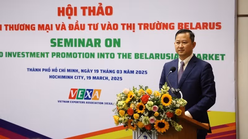 Tran Phu Lu, director del Centro de Promoción de Inversiones y Comercio de Ciudad Ho Chi Minh, habla en el evento.