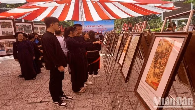 En la exposición.