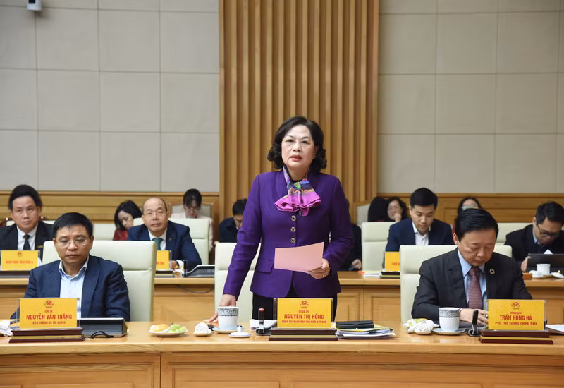 La gobernadora del Banco Estatal de Vietnam, Nguyen Thi Hong, interviene en la cita.