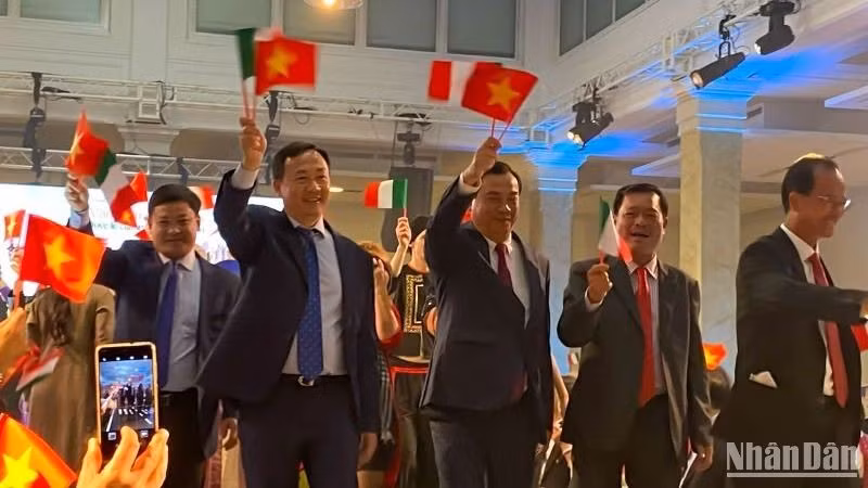 Con la apertura de una ruta directa entre Hanoi y Milán, los intercambios culturales, turísticos y económicos entre los dos países tendrán un gran impulso para su desarrollo en el futuro.