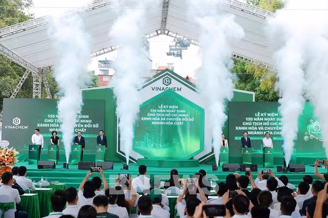 Lanzamiento de la plataforma de comercio electrónico VinachemMart en Hanói el 10 de mayo. (Foto: VNA)