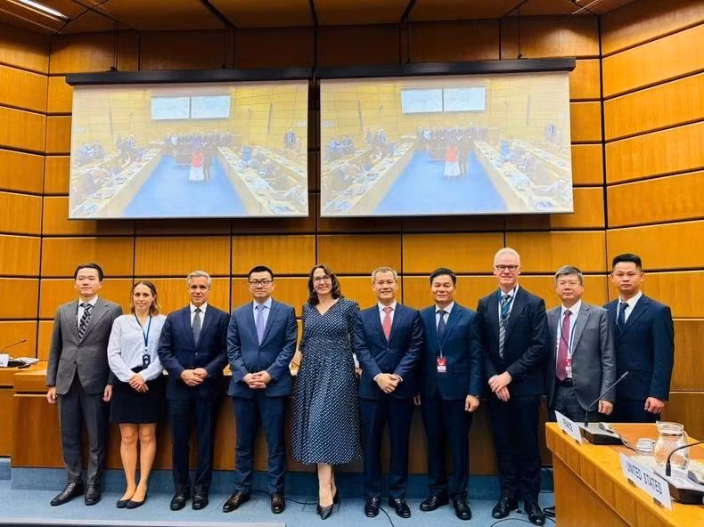 La delegación vietnamita y representantes de la UNODC y la delegación europea. (Foto: Nhan Dan)