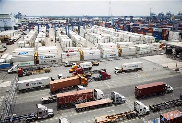 Vietnam registra el superávit comercial por ocho años consecutivos, con un récord de 28 mil millones de dólares en 2023. (Foto: VNA)