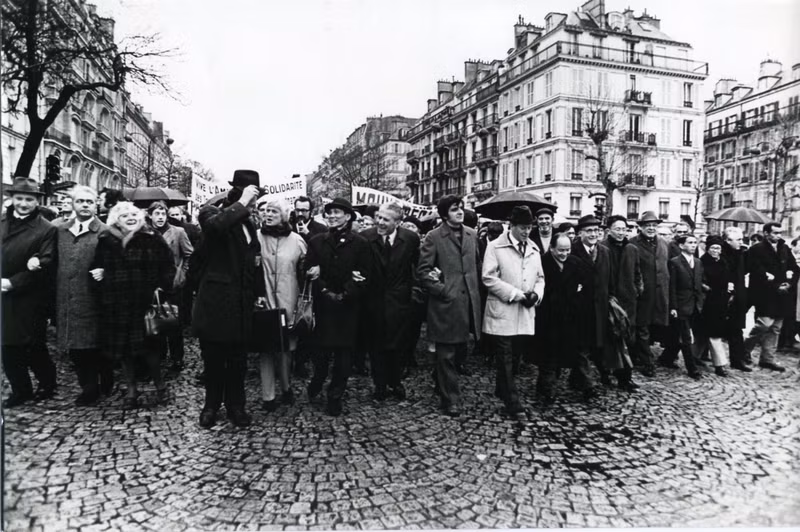 Manifestación a favor de Vietnam en la Plaza de la Bastilla, París, el 8 de mayo de 1972.