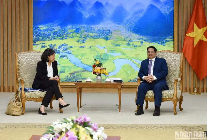 El jefe del Ejecutivo recibe a Katherine Tai, representante comercial de Estados Unidos.