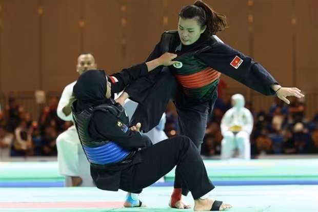 Otra medalla de oro la consiguió la luchadora Quang Thi Thi Nghai en la modalidad Tanding E de Pencak Silat. (Foto: VNA) Otra medalla de oro la consiguió la luchadora Quang Thi Thi Nghai en la modalidad Tanding E de Pencak Silat. (Foto: VNA)
