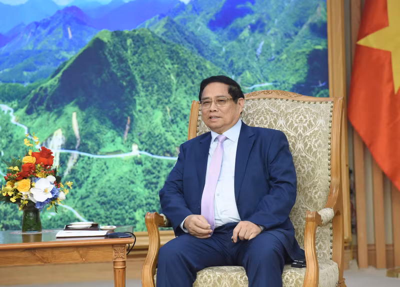 El primer ministro Pham Minh Chinh interviene en el encuentro. El primer ministro Pham Minh Chinh interviene en el encuentro.